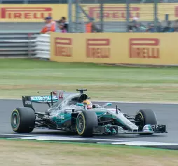 Lewis Hamilton homenageia seu ídolo Ayrton Senna em vitória épica no GP do Brasil